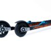Par av FF 360 Flow Skate rulleski med Salomon topp bindinger og 100% resirkulerbare svarte plastikkhjul.