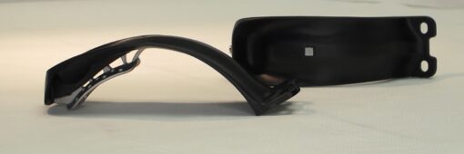 Bremsekloss til skøyterulleski i sort og aluminium – nærbilde.